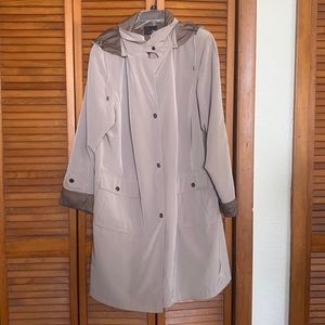 East 5th Women's Beige Rain Trench jacket, in Mint Condition